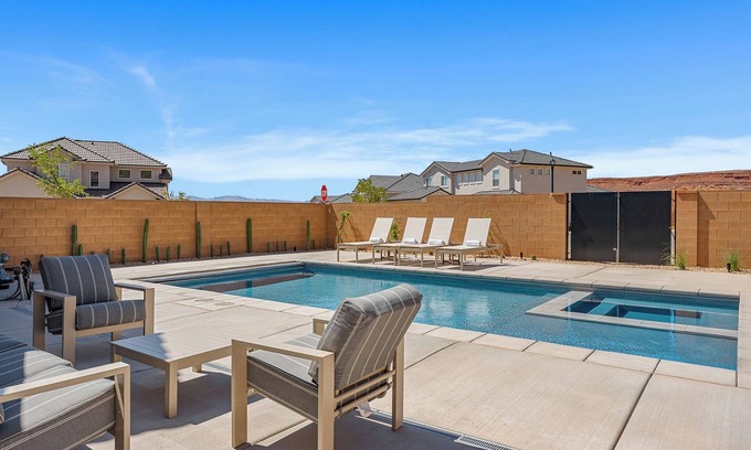 Washington House | Hygge House: 3 King Suites, Pickleball, Patio + Bbq