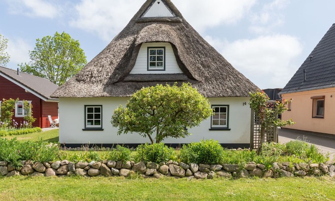 Stelle-Wittenwurth House | Hyggelig holiday home: Living under thatch in Dithmarschen for up to 4 people