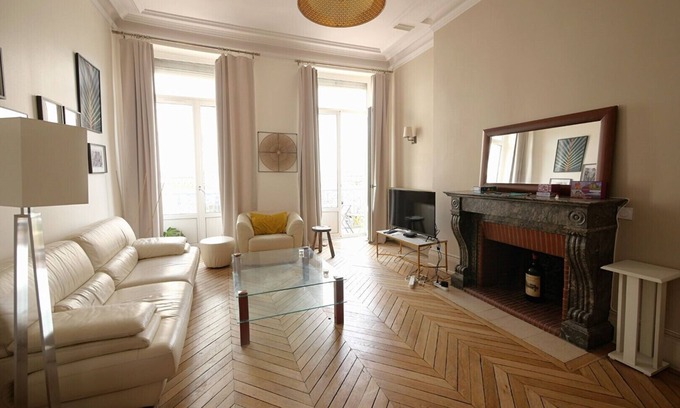 Downtown Angers Apartment | Hyper Centre, Grand Appartement Haussmannien 5 Chambres