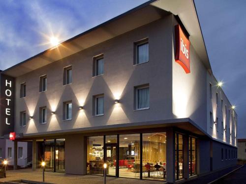 Riom Hotel | ibis Clermont Ferrand Nord Riom