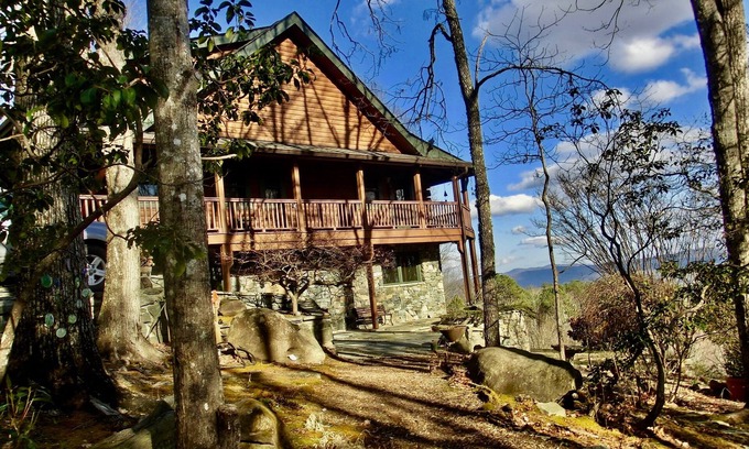 Brevard House | Icarus House - Amazing views, trails, art and beauty just 4 miles from town