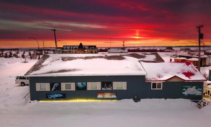 Churchill Hotel | IceBerg Inn