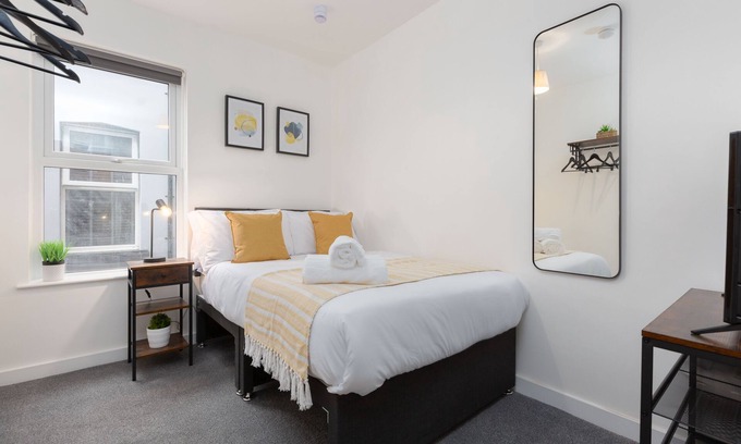 Blackpool Town Center Apartment | Ideal apartment for couples, close to local attractions, central location