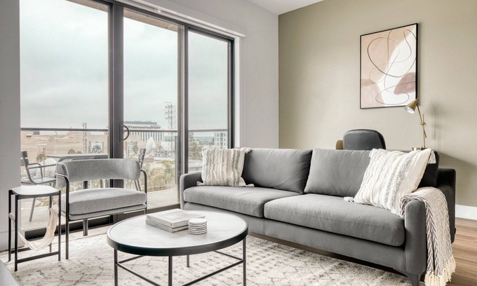 Culver City Apartment | Ideal Culver City 1BR w/W/D, Pool & Gym, nr shops & bars, by Blueground