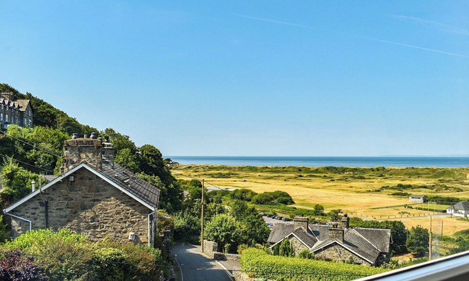 Harlech Cottage | Ideal for families with lots of living space.