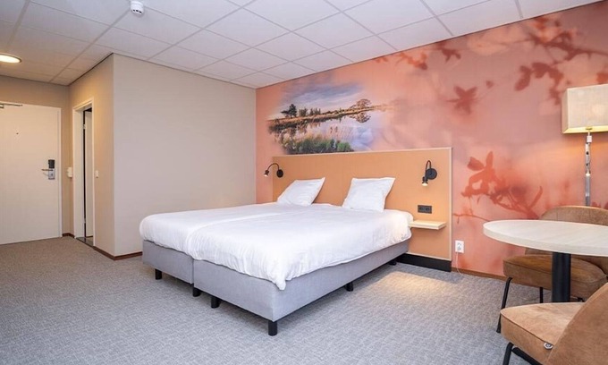 Dwingeloo Hotel | Ideal for Relaxing Stay! Free Parking, Close to Planetron Cinedome!