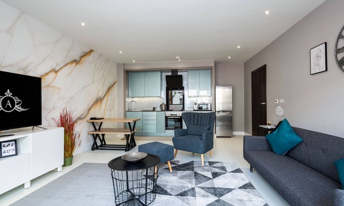 Gillingham Apartment | Ideal for Work Trips – Long or Short Stays