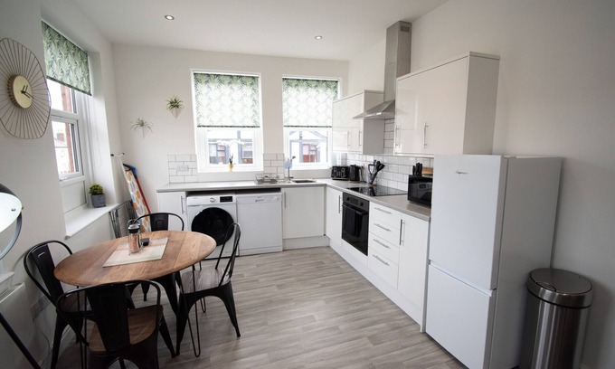 Little Hulton Apartment | Ideal Lodgings in Walkden