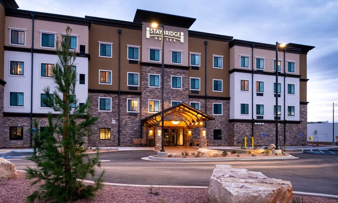 St. George Apartment | Ideal Retreat! King Suite Near Dixie State University | Complimentary Breakfast + Shared Pool & Hot Tub
