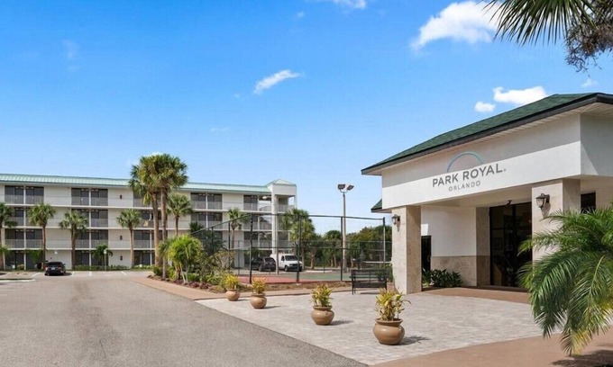 Historic Downtown Kissimmee Hotel | Ideal Room with 2 DBL Beds Near Local Attractions & Restaurants