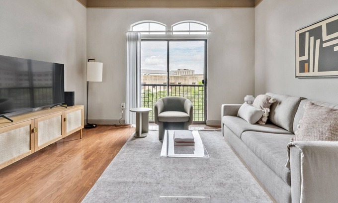 Triangle State Apartment | Ideal Triangle State 1BR w/ W/D, Gym, Pool & Onsite Retail, by Blueground