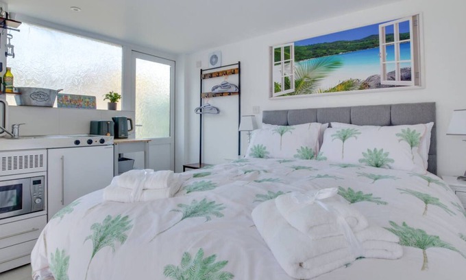 Saltdean Apartment | Idrella Studio in the beautiful Brighton