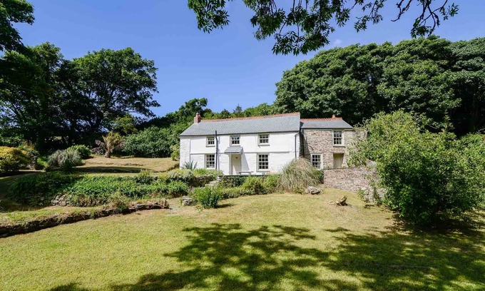 Treator Cottage | Idyllic and magical mill house in St Ervan, Cornwall with a magical garden