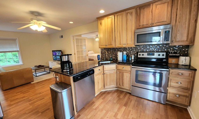 Pike Creek House | Idyllic carriage house private 2 car garage W/D