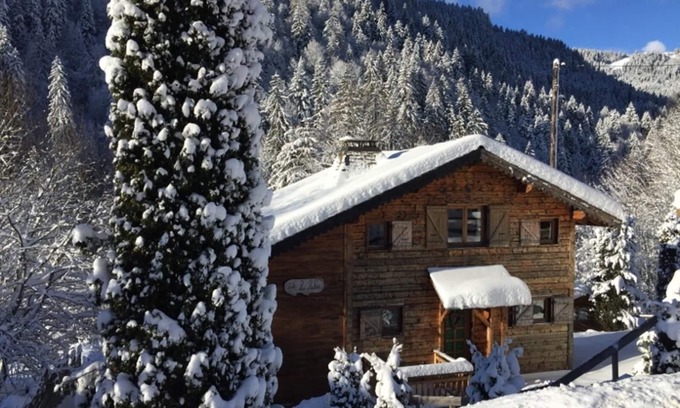 Morzine Ski Chalet | Idyllic chalet with hot tub, close to the village, bus stop outside MULTIPASS !