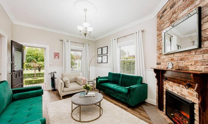 Central Mudgee House | Idyllic Country Cottage Escape at The Secret Garden