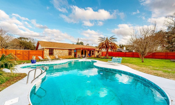 North Northwest Pensacola House | Idyllic Dog-Friendly Retreat w/ a Pool & Firepit