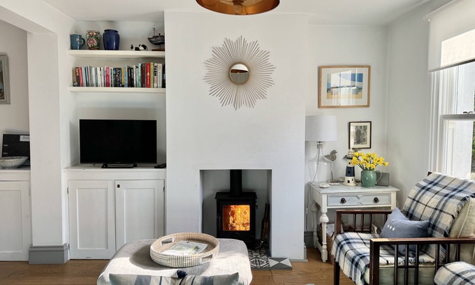 Deal Cottage | Idyllic fisherman's cottage on Kingsdown beach with lovely garden - Mary's Cottage