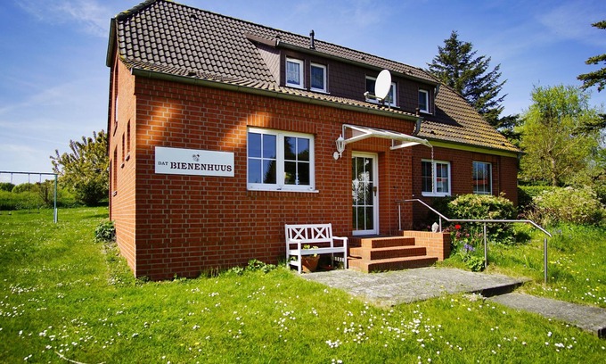 Putbus House | Idyllic location with its own garden - Dat Bienenhuus