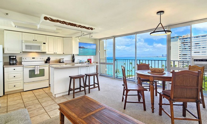 Diamond Head - Kapahulu - St. Louis Apartment | Idyllic Ocean Views from 12th floor 1 Bedroom Suite with Full Kitchen