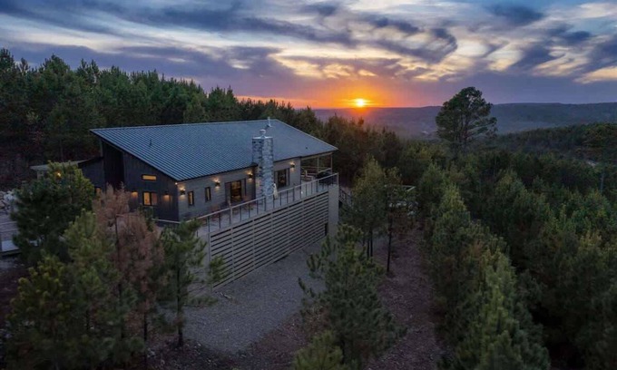 Broken Bow Cabin | Idyllic Retreat with Epic Views - Hot Tub - Fire Pit
