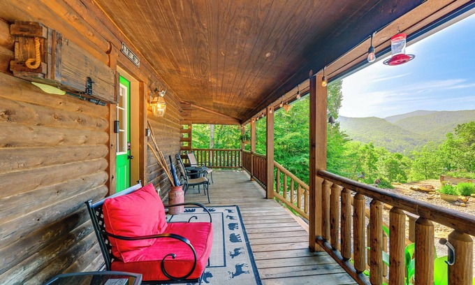 Sylva Cabin | Idyllic Sylva Cabin w/Great Smoky Mountains View!