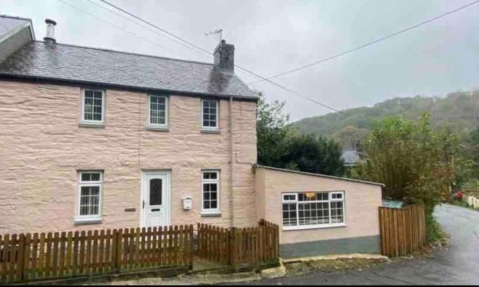 Newcastle Emlyn Cottage | idyllic welsh cottage with wood burner for cosy nights