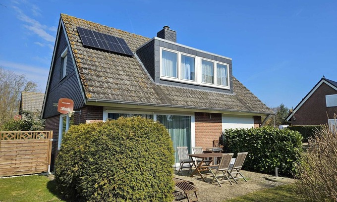 Vitzdorf Apartment | Idyllically situated apartment on the 1st floor with a view of the countryside and rapeseed fields.