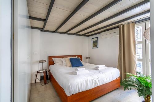Rione II Trevi Apartment | iFlat Modern flat a few steps from the Trevi Fountain