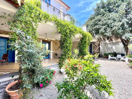 Bari Sardo House | Il Carrubo & SPA