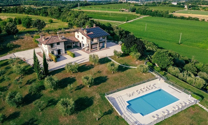 Lonato del Garda Apartment | Il Casale Lonato Luna