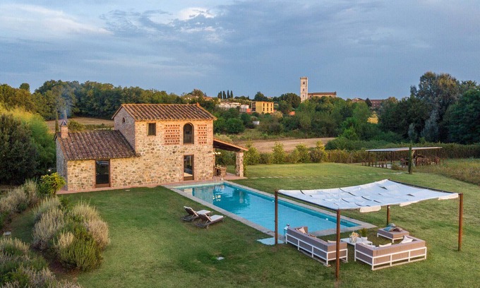 Orentano Villa | IL CONTE Luxury Tuscany 3 bedrooms Farmhouse Villa with Private Pool and SPA in Orentano