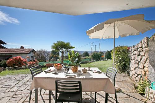 Massino Visconti Apartment | Il Poggio Radioso Lake View & Garden - Happy Rentals