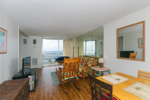 Waikiki Apartment | Ilikai Marina 1394 Yacht Harbor View 1BR