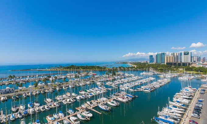 Waikiki Apartment | Ilikai Marina 1684 Yacht Harbor View 1BR