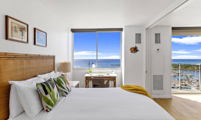 Waikiki Condo | Ilikai Marina 1BR Condo: Ocean View Haven