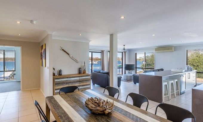 Shoalhaven Heads House | Iluka - Wake up to a water paradise