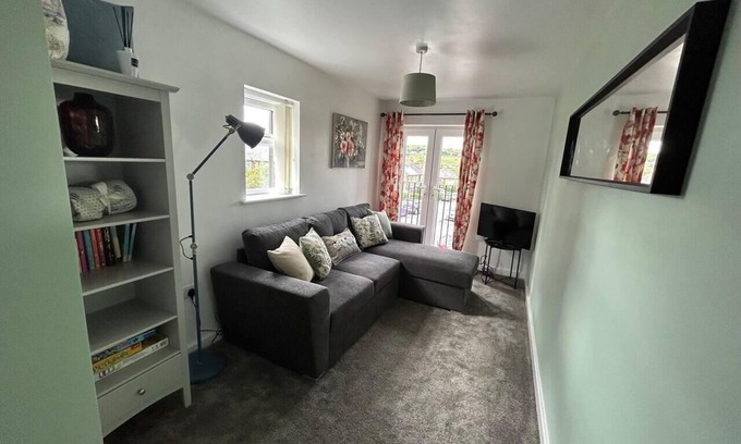 High Peak House | Immaculate 1-Bed House in Newtown, Disley