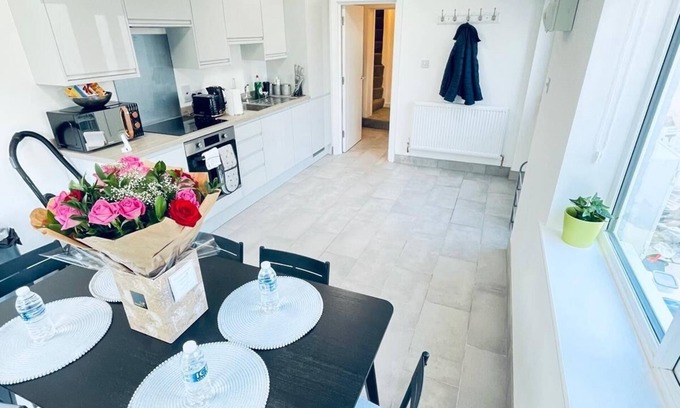 Cambridge House | Immaculate 2 Bed House in Cambridge