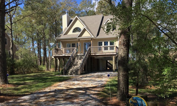 Piney Island House | Immaculate home, close to the bridge to Assateague, bike to the beach!