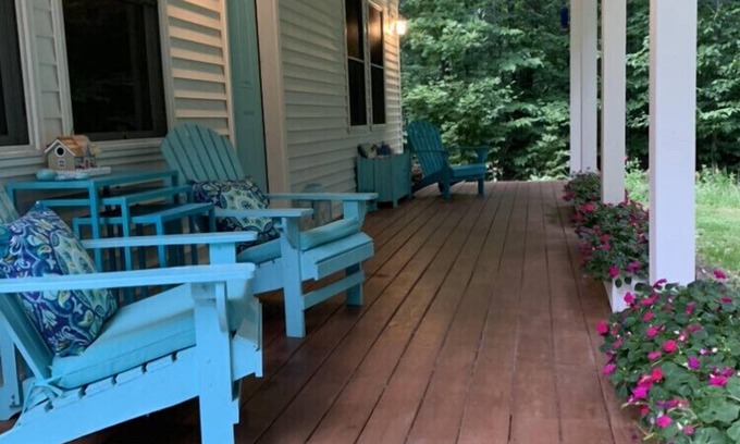 Empire House | Immaculate home, perfect for 1 or 2 couples, close to Sleeping Bear Dunes.