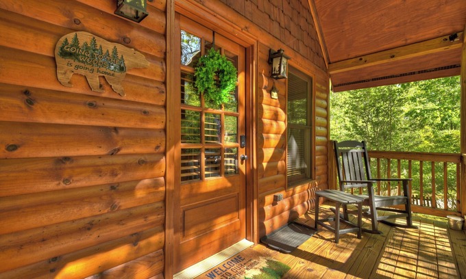 Eagle Mountain Cabin | Immerse in Nature at this family-sized, pet-friendly cabin in Ellijay. Enjoy hot tub, firepit, foosball, WiFi, and endless outdoor adventures