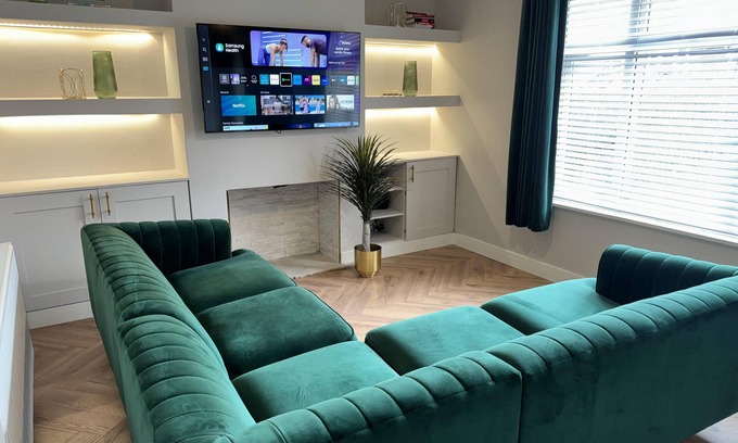 Walsall House | Impeccable 3-Bed House in Walsall