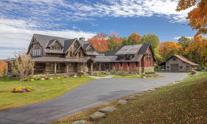 West Dover House | Impeccably Designed Luxury 5 Bedroom Home One Mile from Mt Snow & Hermitage Club