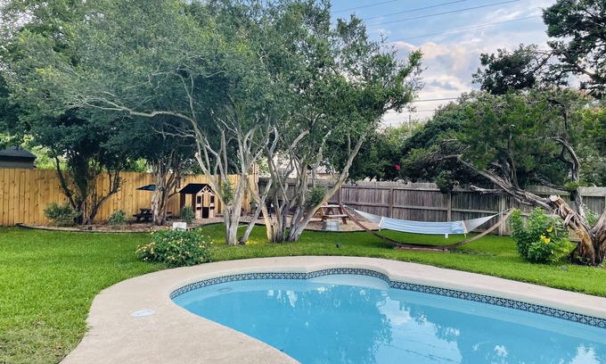 Round Rock House | In Ground Pool - Big Yard - Awesome Location!