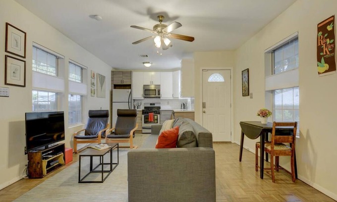 Zilker Cottage | In heart of Downtown! Barton Springs! Zilker! areas! Charming private retreat!