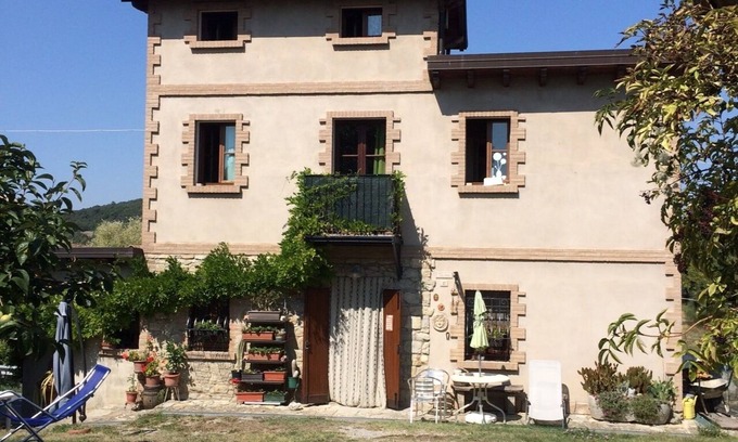 Viano House | In medieval hamlet, convenient for visiting the Apennines and major Italian cities