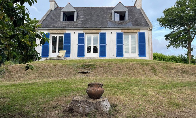 Pont-Aven House | 🌸 "In the Garden of Camellias – Peaceful House Between Sea and Artists’ Town"