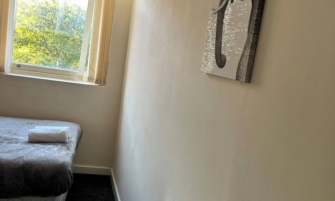 Wolverhampton Apartment | In the heart of Wolves! Airrose two bed apartment