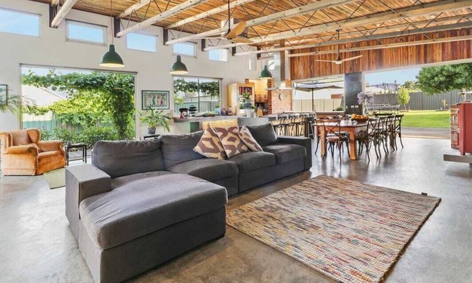 Mansfield House | In the Heart of Mansfield - Perfect for Large Families